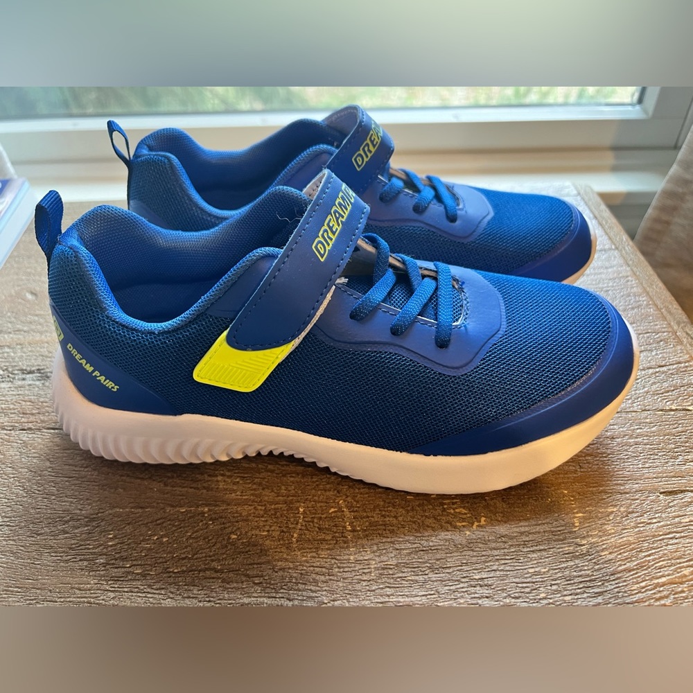Dream pairs brand new blue sneakers with Velcro big kids size 6
